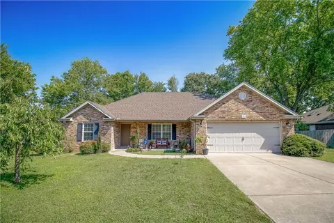 494 Sunset Ln, Siloam Springs, AR 72761