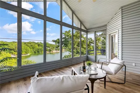 43 Strichen Ln, Bella Vista, AR 72715