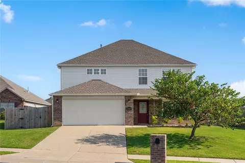 2504 Lakewood Dr, Lowell, AR 72745