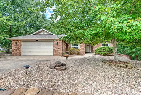 7 Youngblood Ln, Bella Vista, AR 72715