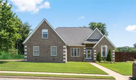 1901 Quinlan Ave, Lowell, AR 72745
