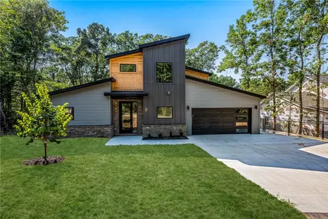 9 Castlebay Ln, Bella Vista, AR 72715