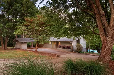 1164 E Shadowridge Dr, Fayetteville, AR 72701