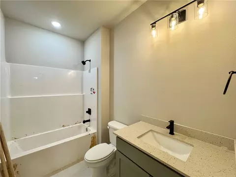 Bath - 3823 Tranquility St, Springdale, AR 72764 photo 4 of 8