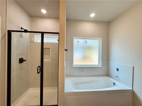 Bath - 3823 Tranquility St, Springdale, AR 72764 photo 2 of 8