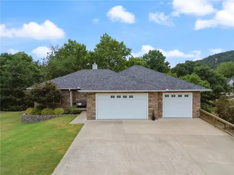 1 Bandy Ln, Holiday Island, AR 72631