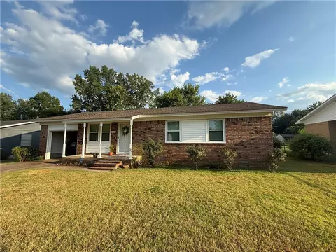 211 Christiana St, Dardanelle, AR 72834