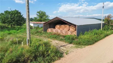 22049 E Young Rd, Summers, AR 72769 photo 2