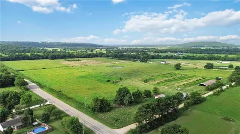 22049 E Young Rd, Summers, AR 72769 photo 7