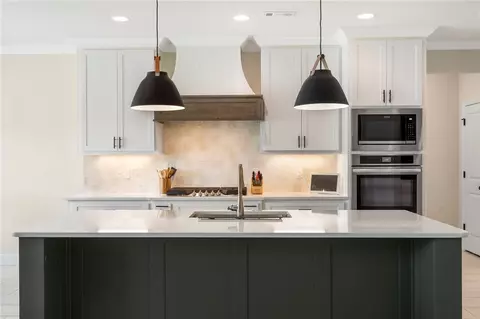 Kitchen - 1229 Oak Bend Loop, Springdale, AR 72762 photo 2 of 5