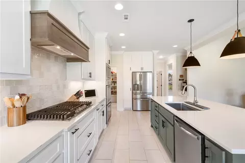 Kitchen - 1229 Oak Bend Loop, Springdale, AR 72762 photo 3 of 5
