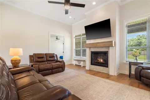 Living - 1229 Oak Bend Loop, Springdale, AR 72762 photo 3 of 3