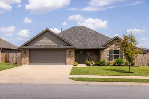 994 Maple View St, Springdale, AR 72762