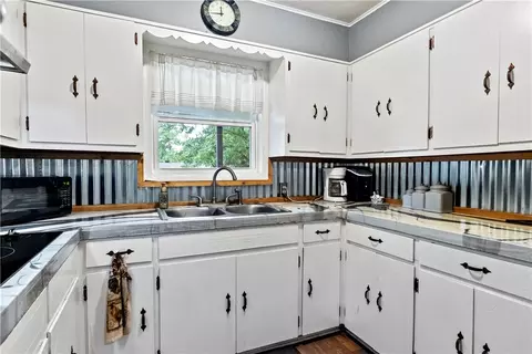 Kitchen - 5339 Huzzah Dr, Harrison, AR 72601 photo 2 of 2