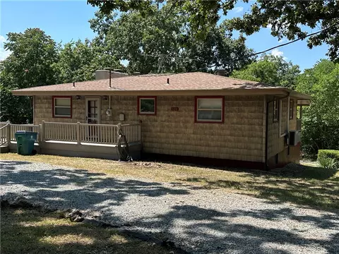 121 Lakeland Pt, Bull Shoals, AR 72619