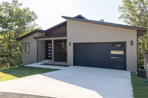 9 Seven Oaks Ln, Bella Vista, AR 72714