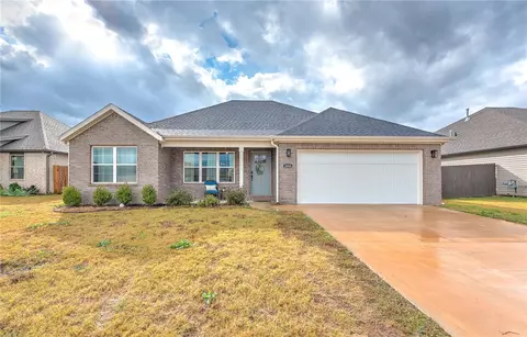 2006 Endura Park Dr, Siloam Springs, AR 72761