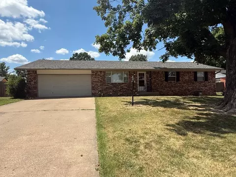 818 N 12th St, Rogers, AR 72756