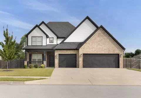 5501 W Bay Dr, Rogers, AR 72758