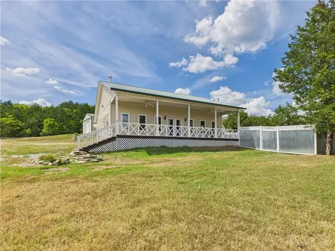 470 Lakeside Dr, Diamond City, AR 72644