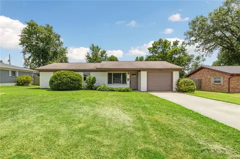 1208 NE 3rd St, Bentonville, AR 72712