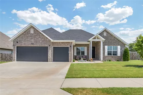 890 Clark Cir, Bentonville, AR 72713