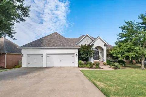 2035 N Bridgeport Dr, Fayetteville, AR 72704
