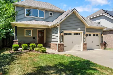 905 N Main St, Bentonville, AR 72712