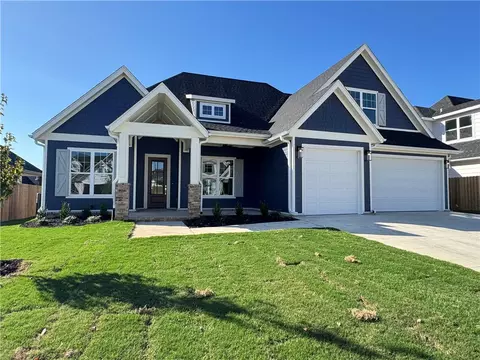 2713 Amaris Ave, Lowell, AR 72745