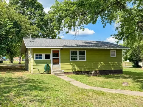 117 E Russell St, Goodman, MO 64843 photo 4