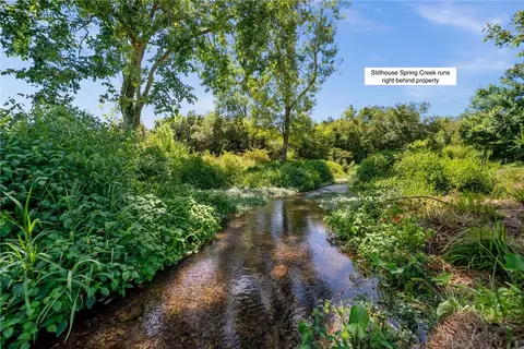 251 Meadowgreen Dr, Bentonville, AR 72713