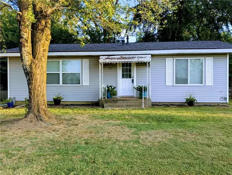 505 Main St SW, Gravette, AR 72736