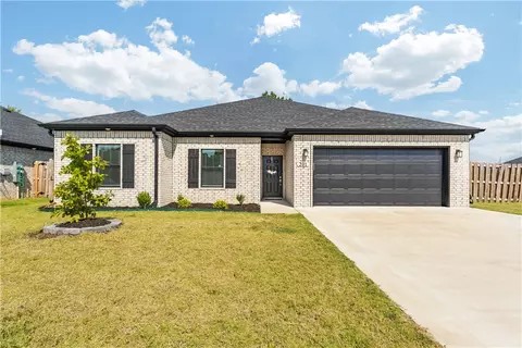 201 Tricha Cir, Gravette, AR 72736