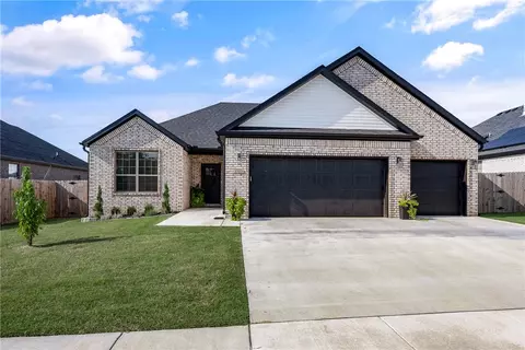 800 Harbison St, Bentonville, AR 72713