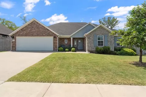 808 Fallon St, Siloam Springs, AR 72761