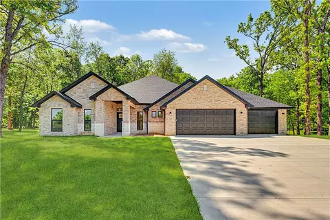 9236 S Pleasant Valley Rd, Gentry, AR 72734