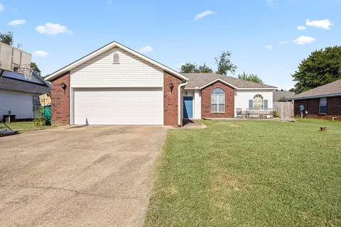 681 Zachary St, Centerton, AR 72719