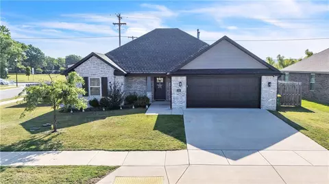 74 E Loveland Loop, Farmington, AR 72730