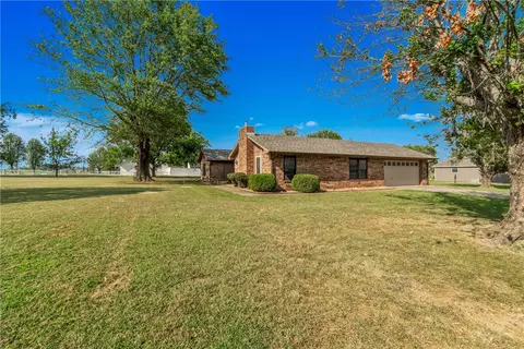 832 Klenc Rd, Springdale, AR 72762 photo 3