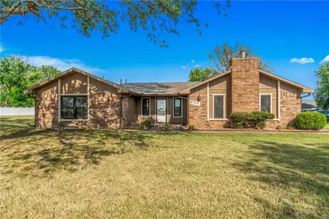 832 Klenc Rd, Springdale, AR 72762