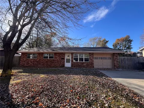 710 Hinshaw Dr, Springdale, AR 72762