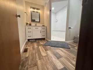 Bath - 1611 May Ln # A, Harrison, AR 72601 photo 1 of 6