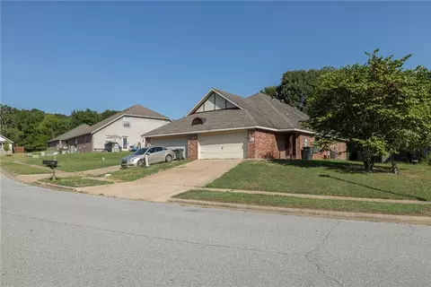 207 209 Woodsprings Dr, Fayetteville, AR 72701