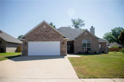 705 Drake St, Bentonville, AR 72712
