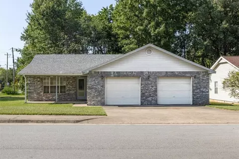 2411 W Megan Dr, Fayetteville, AR 72703