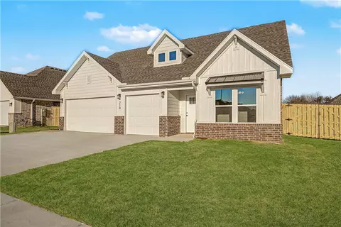 Exterior - 210 Ryker Rdg, Centerton, AR 72719 photo 2 of 7