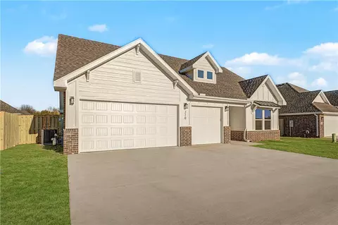 Exterior - 210 Ryker Rdg, Centerton, AR 72719 photo 3 of 7