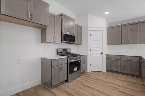 Kitchen - 210 Ryker Rdg, Centerton, AR 72719 photo 3 of 4