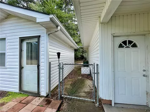601 Parrott Dr, Huntsville, AR 72740