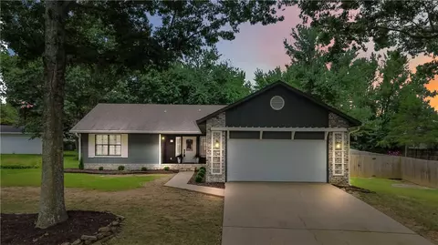 11 28th Cir, Fayetteville, AR 72701